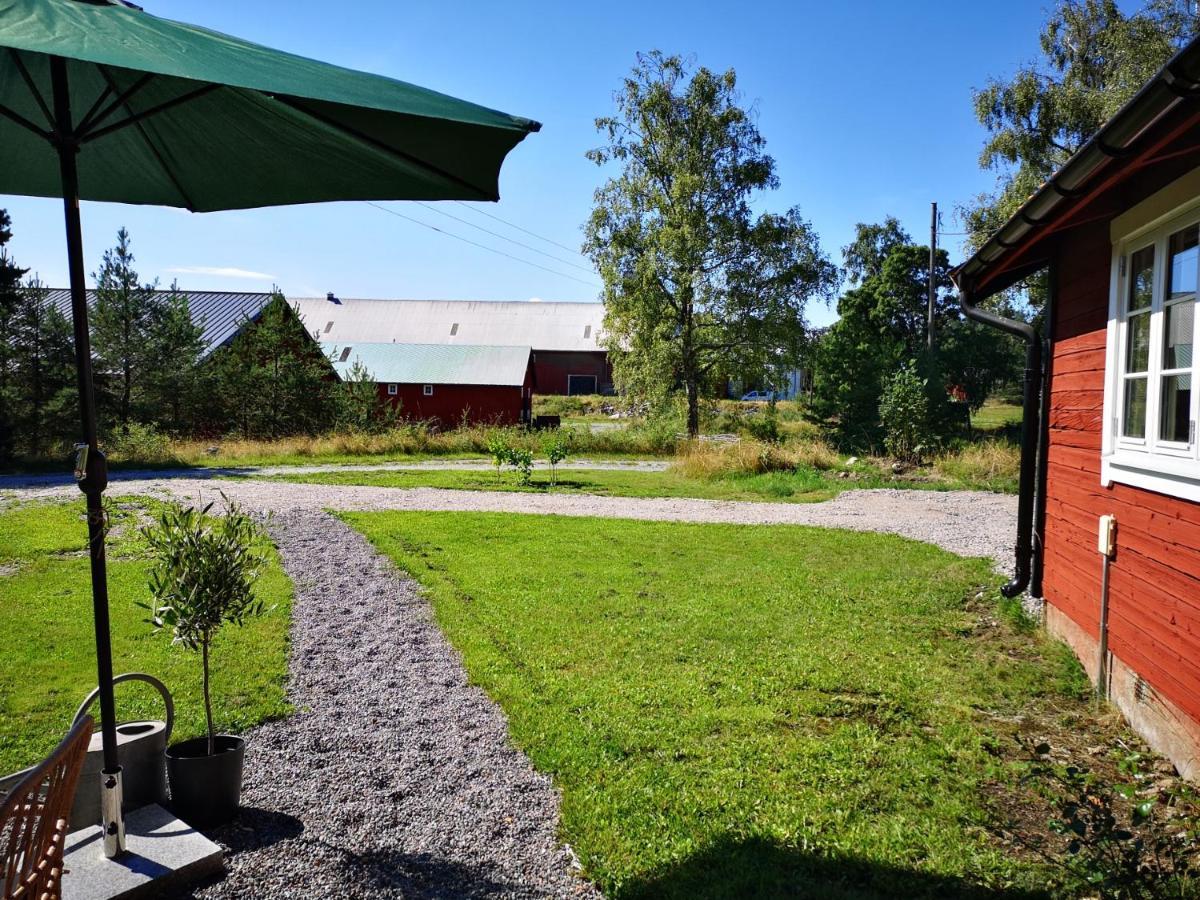 Smedjan Cottage Enkoping Exterior photo